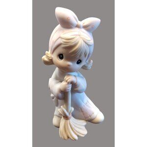 Precious Moments "Isnt He Precious?" Figurine 1984 T32 P